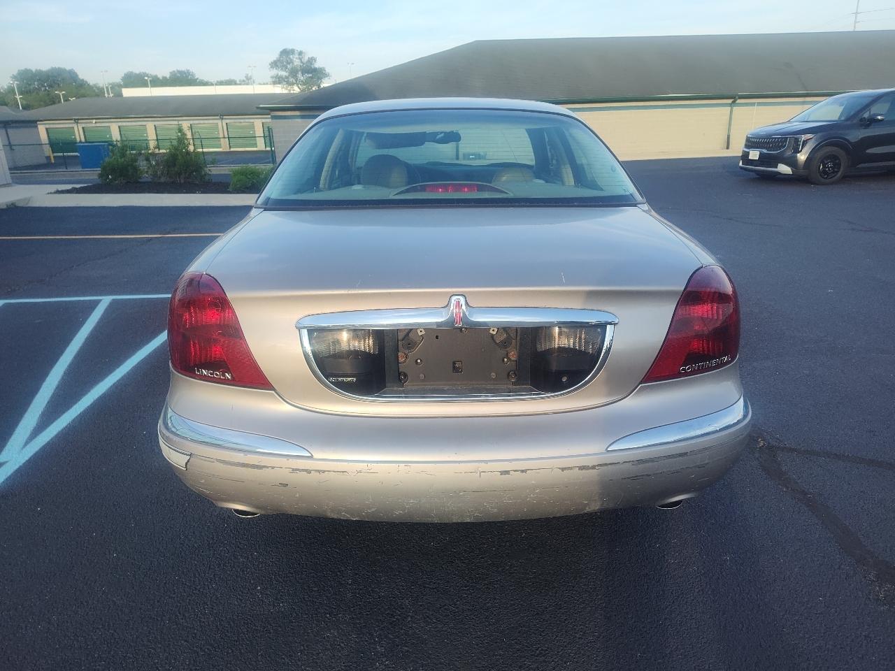 Lincoln Continental 4dr Sdn 2000