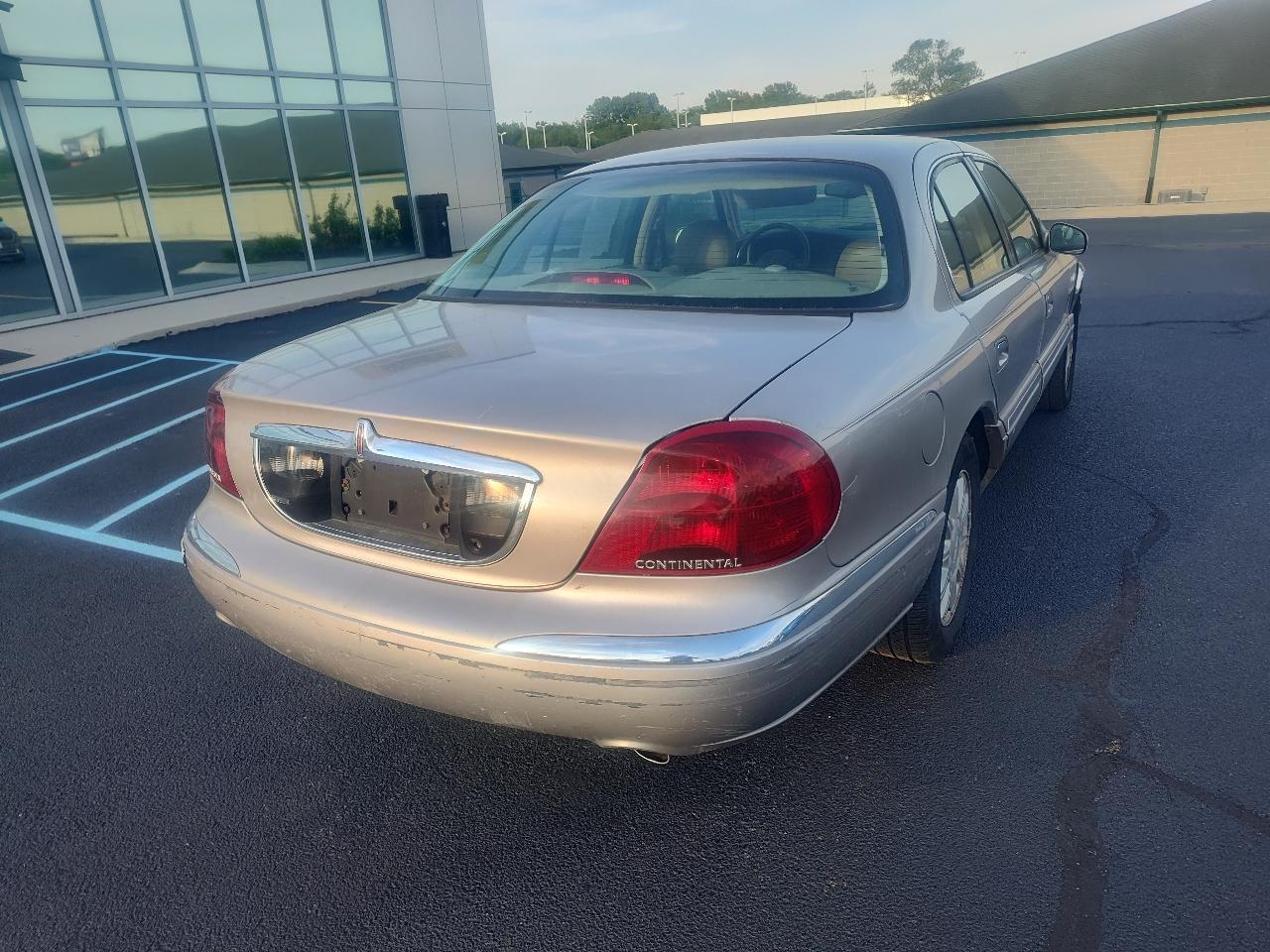 Lincoln Continental 4dr Sdn 2000