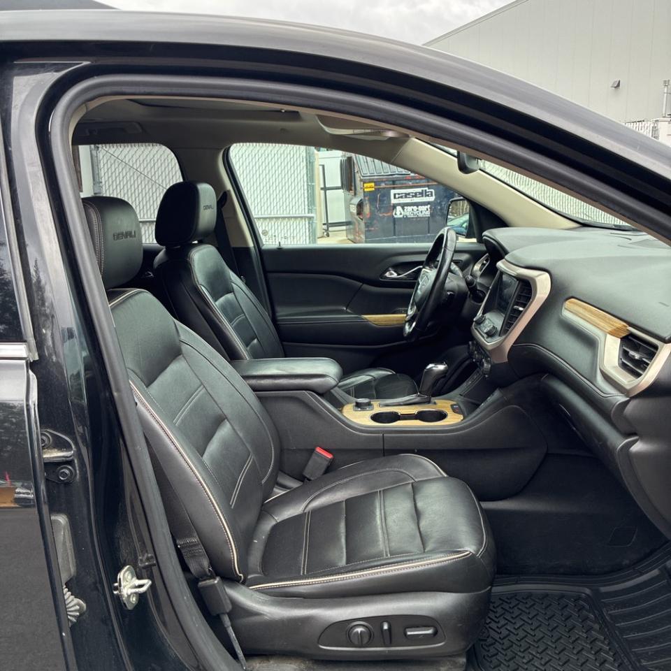 GMC Acadia AWD 4dr Denali 2017