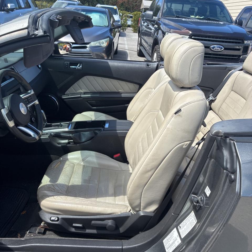 Ford Mustang 2dr Conv V6 2013