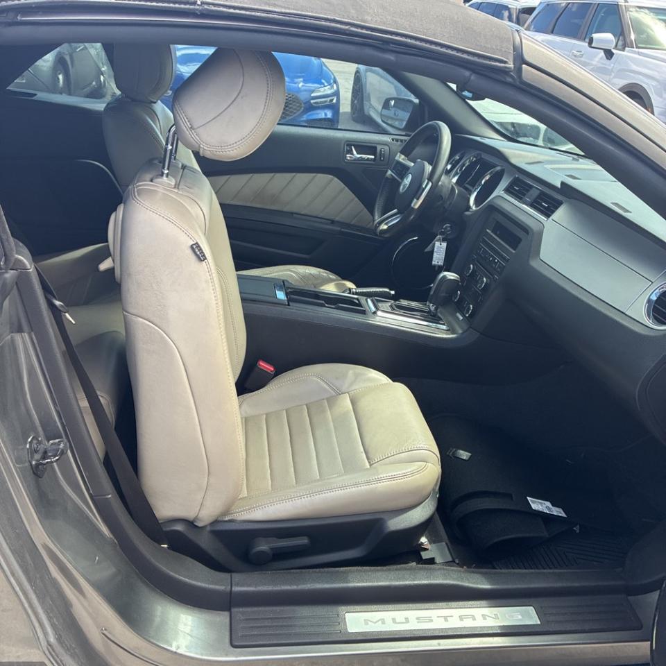 Ford Mustang 2dr Conv V6 2013