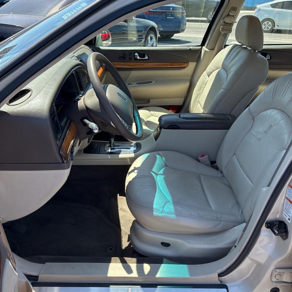 Lincoln Continental 4dr Sdn 1999