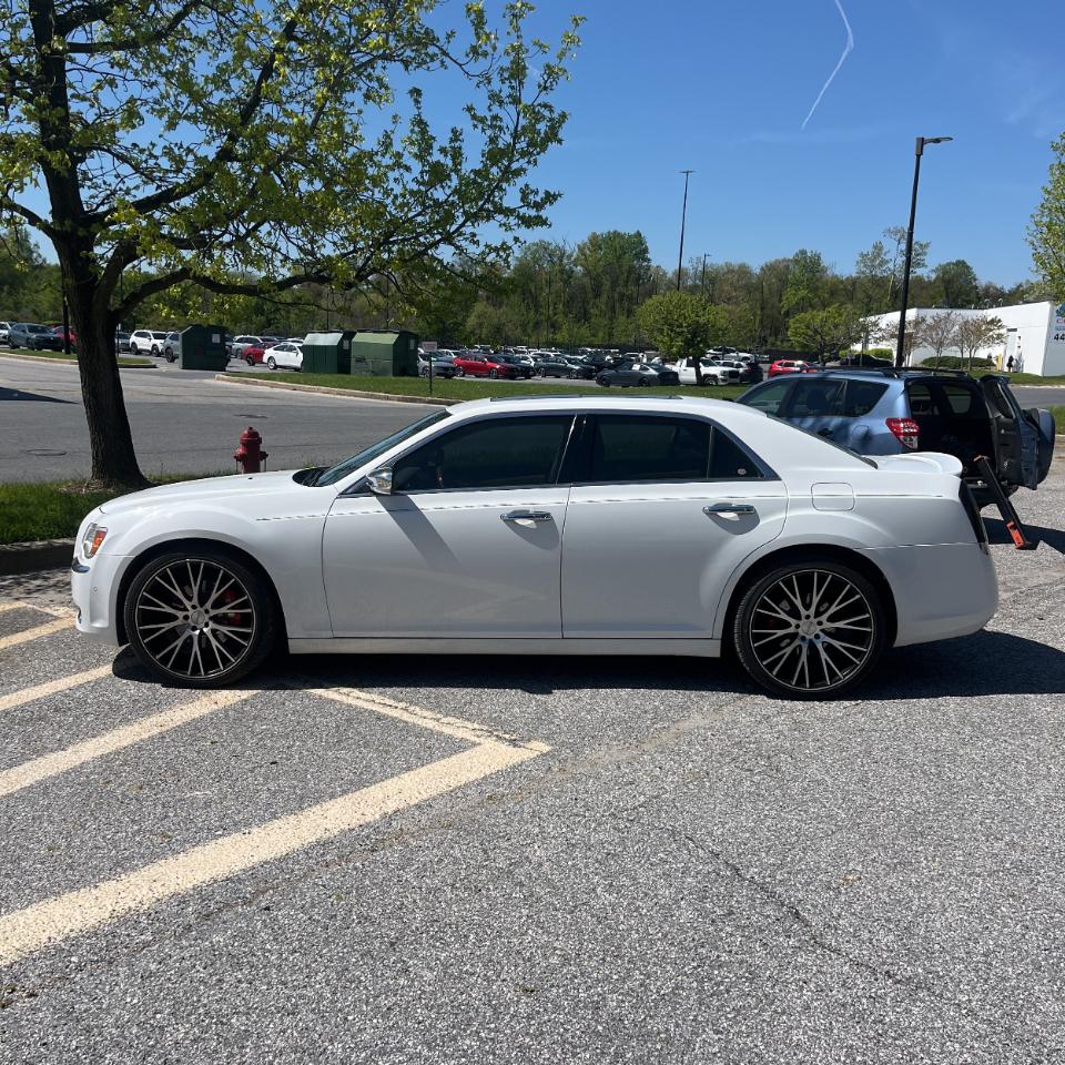 Chrysler 300 4dr Sdn 300C RWD 2011