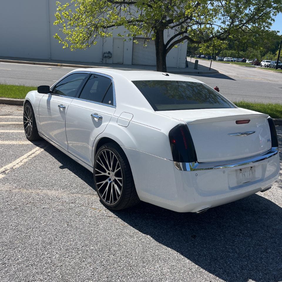 Chrysler 300 4dr Sdn 300C RWD 2011