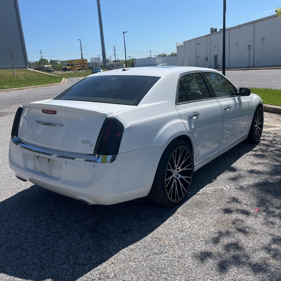 Chrysler 300 4dr Sdn 300C RWD 2011