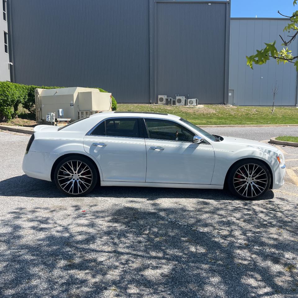 Chrysler 300 4dr Sdn 300C RWD 2011