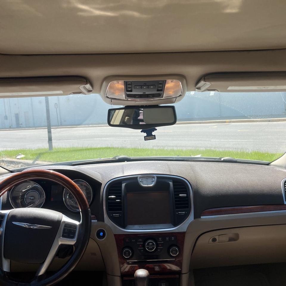 Chrysler 300 4dr Sdn 300C RWD 2011