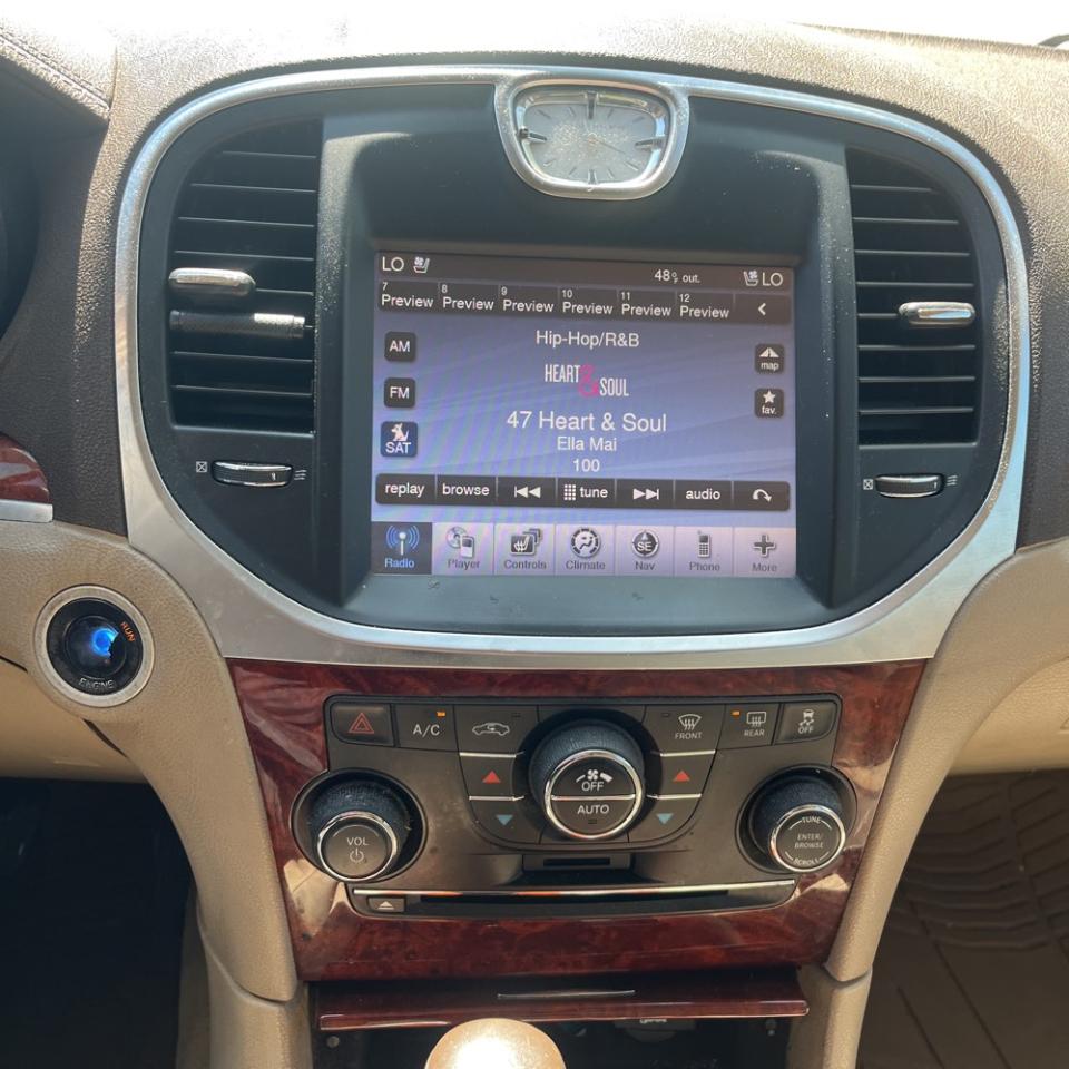 Chrysler 300 4dr Sdn 300C RWD 2011