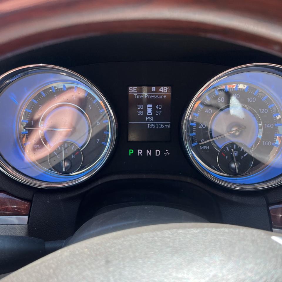 Chrysler 300 4dr Sdn 300C RWD 2011