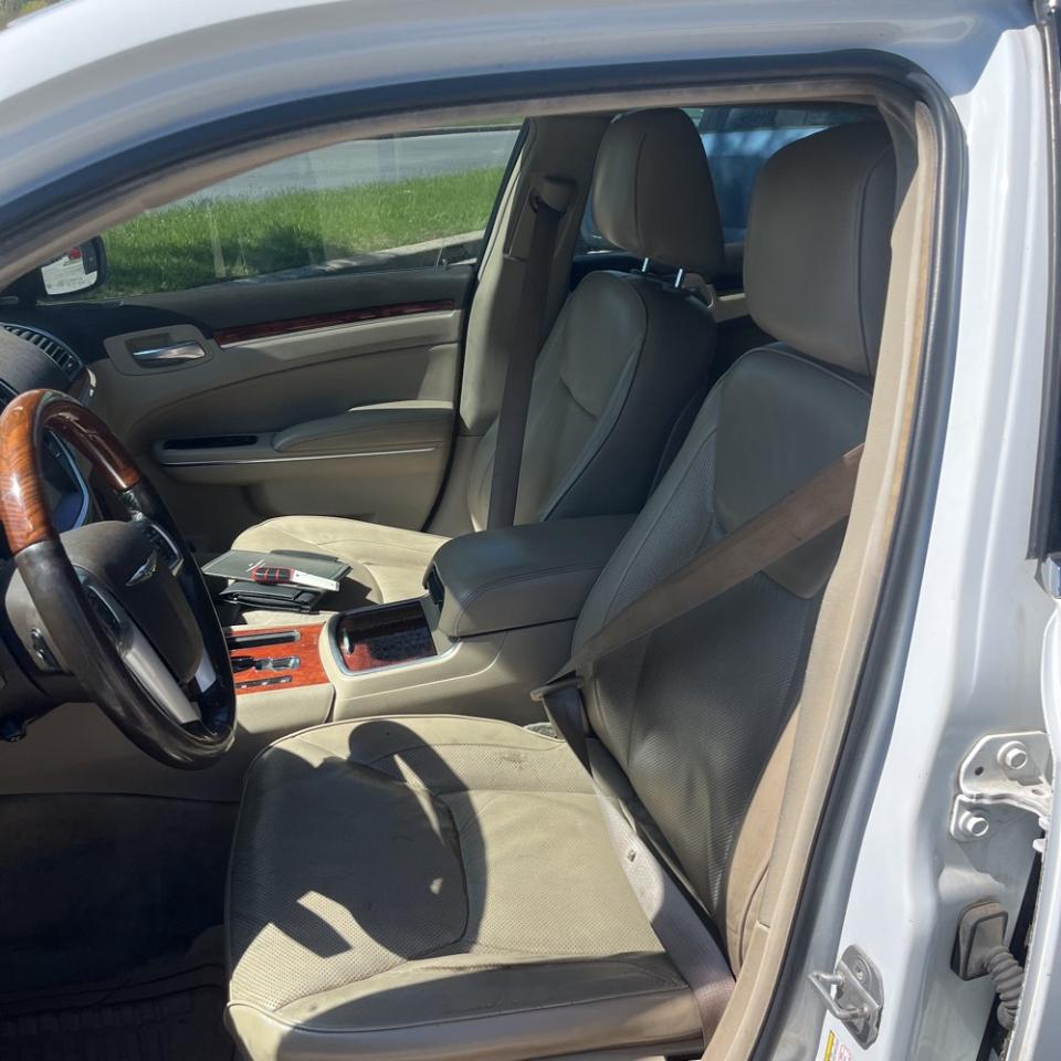 Chrysler 300 4dr Sdn 300C RWD 2011