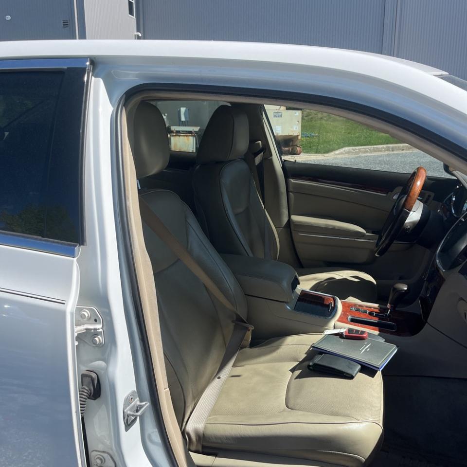 Chrysler 300 4dr Sdn 300C RWD 2011