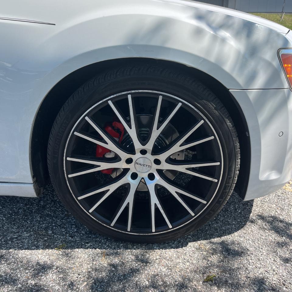 Chrysler 300 4dr Sdn 300C RWD 2011