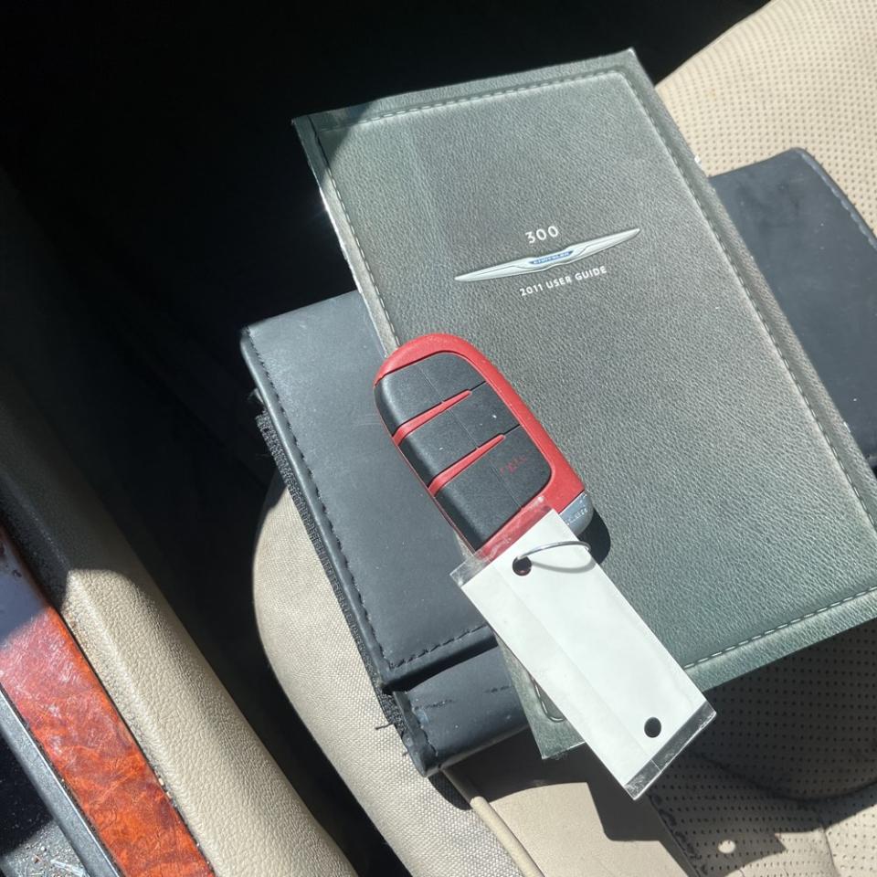 Chrysler 300 4dr Sdn 300C RWD 2011