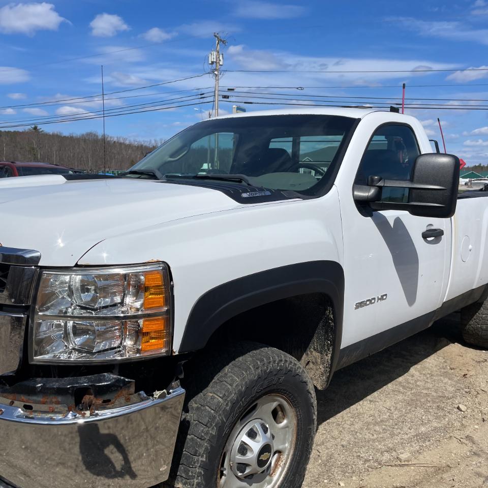 Chevrolet Silverado 2500HD 4WD Reg Cab 133.7" Work Truck 2013