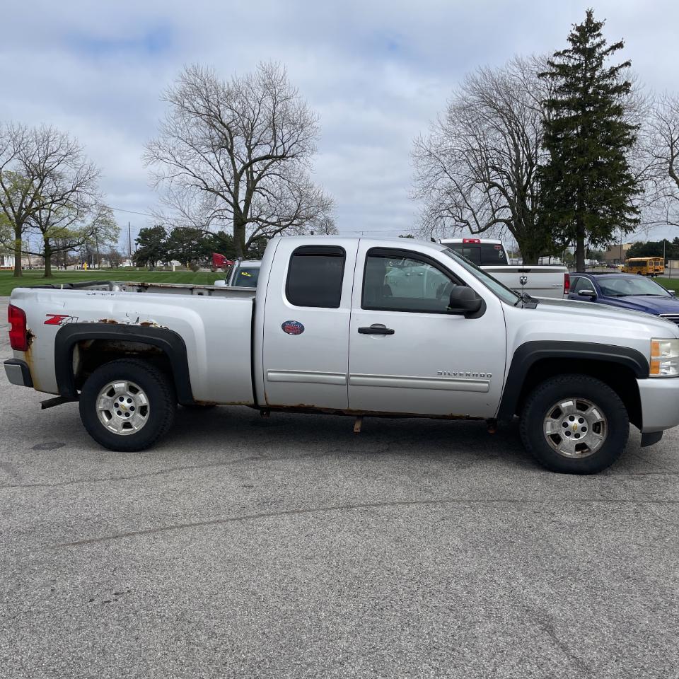 Chevrolet Silverado 1500 4WD Ext Cab 143.5" LT 2010