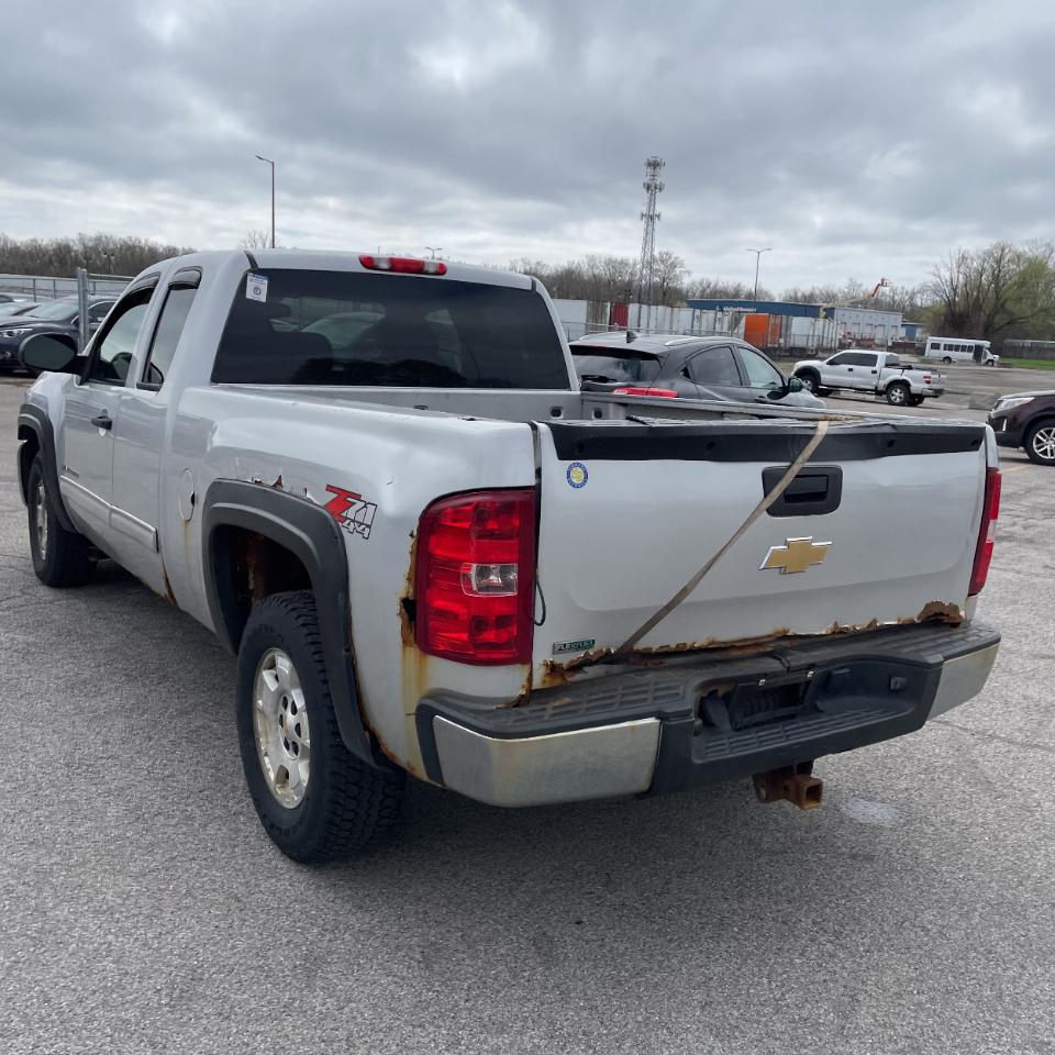 Chevrolet Silverado 1500 4WD Ext Cab 143.5" LT 2010