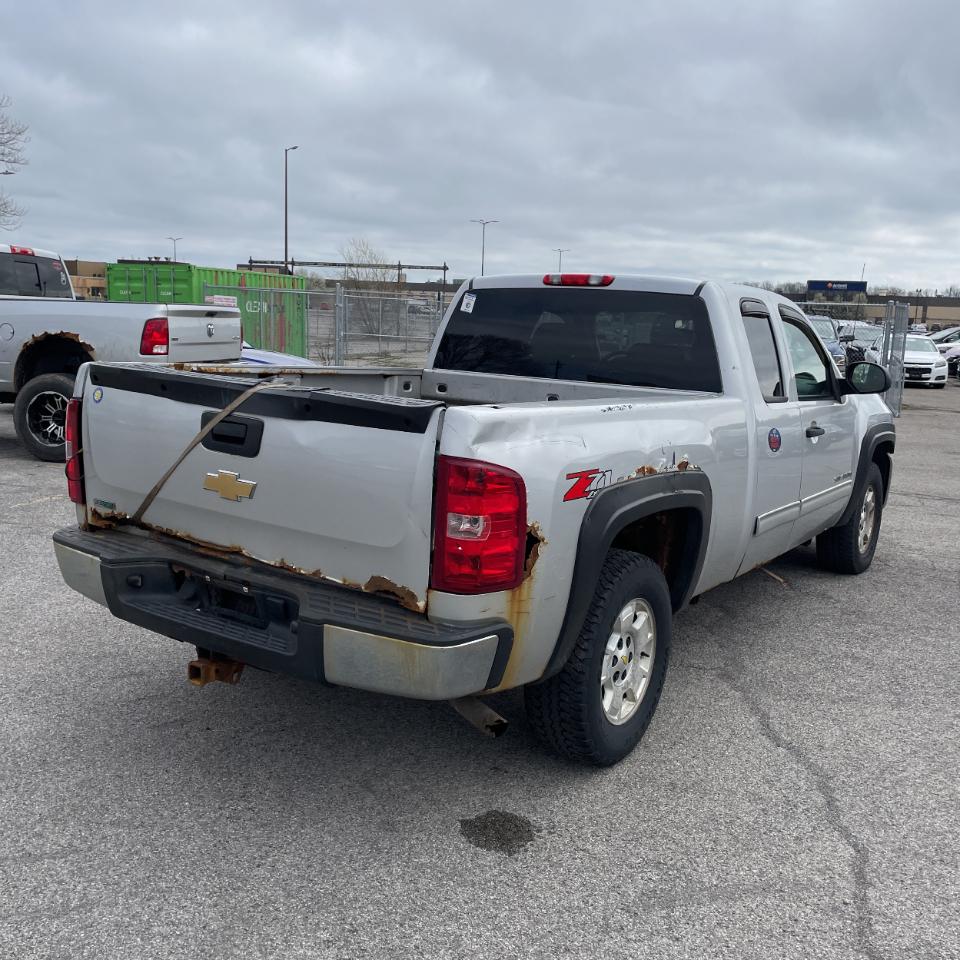 Chevrolet Silverado 1500 4WD Ext Cab 143.5" LT 2010