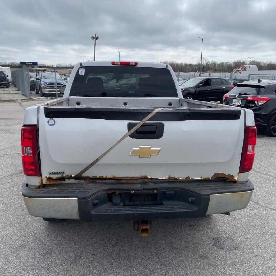 Chevrolet Silverado 1500 4WD Ext Cab 143.5" LT 2010