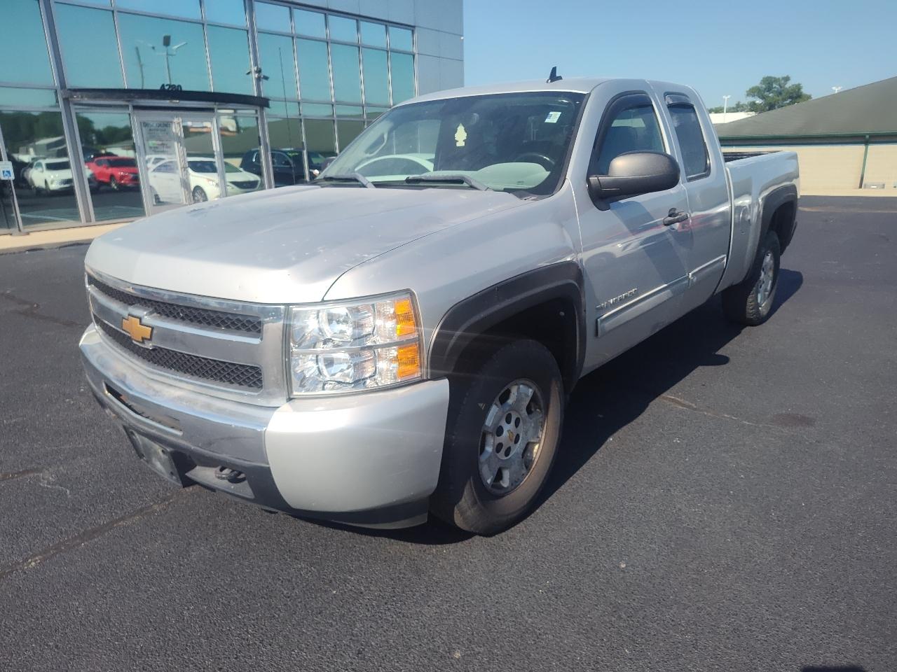Chevrolet Silverado 1500 4WD Ext Cab 143.5" LT 2010