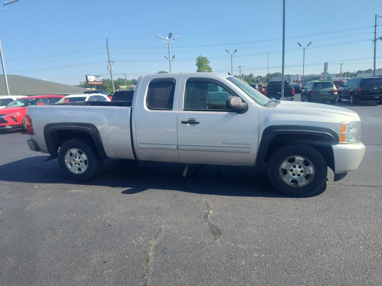 Chevrolet Silverado 1500 4WD Ext Cab 143.5" LT 2010