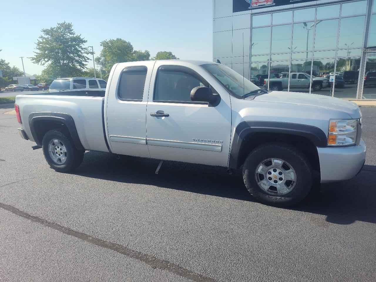 Chevrolet Silverado 1500 4WD Ext Cab 143.5" LT 2010