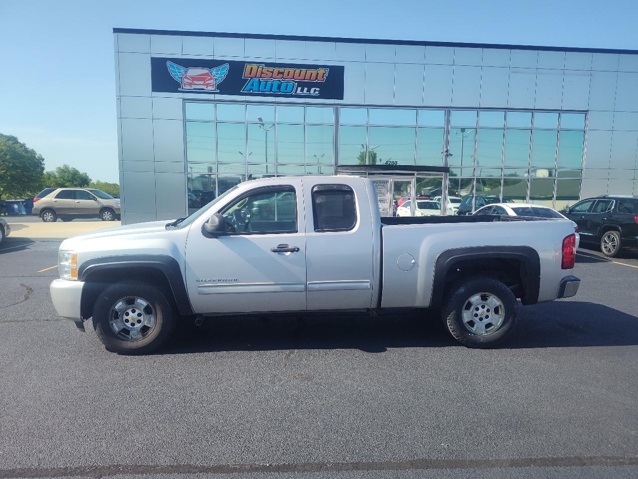 Chevrolet Silverado 1500 4WD Ext Cab 143.5" LT 2010