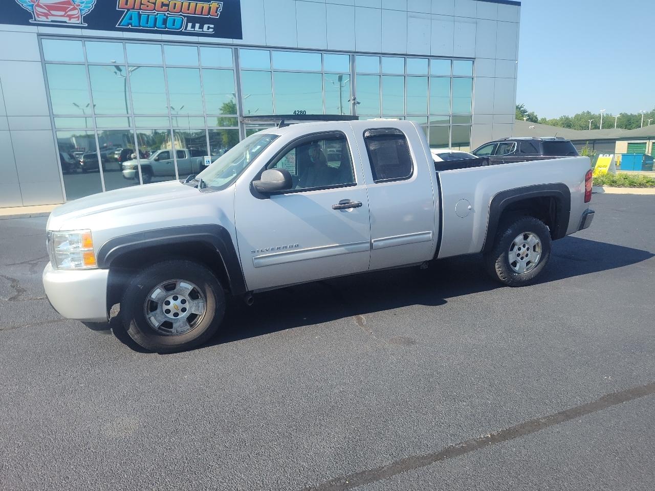 Chevrolet Silverado 1500 4WD Ext Cab 143.5" LT 2010