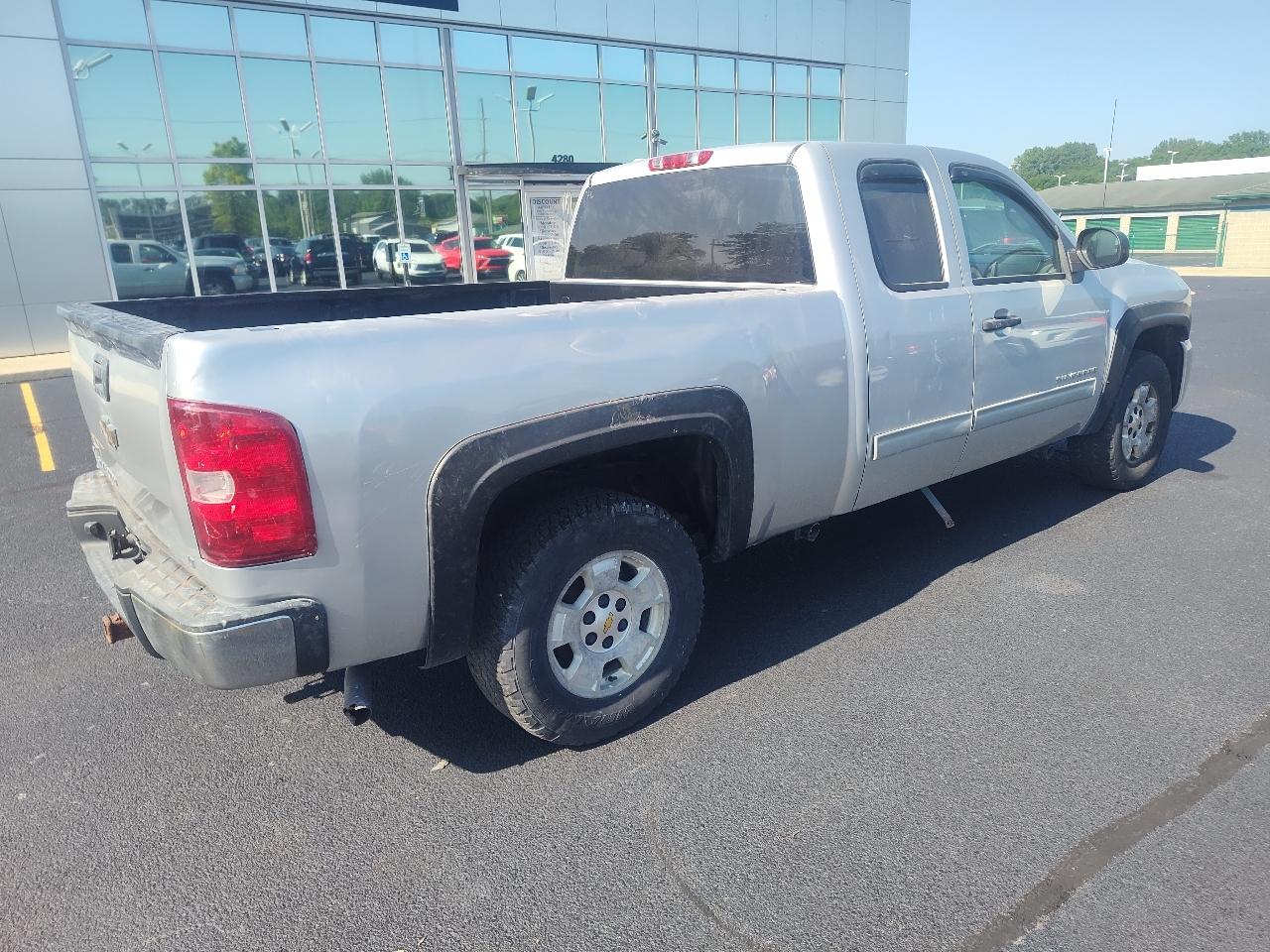 Chevrolet Silverado 1500 4WD Ext Cab 143.5" LT 2010