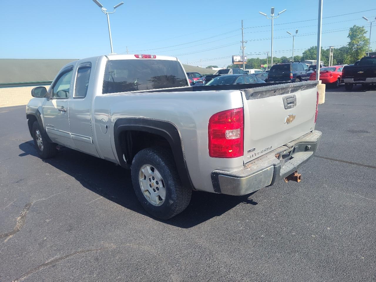 Chevrolet Silverado 1500 4WD Ext Cab 143.5" LT 2010