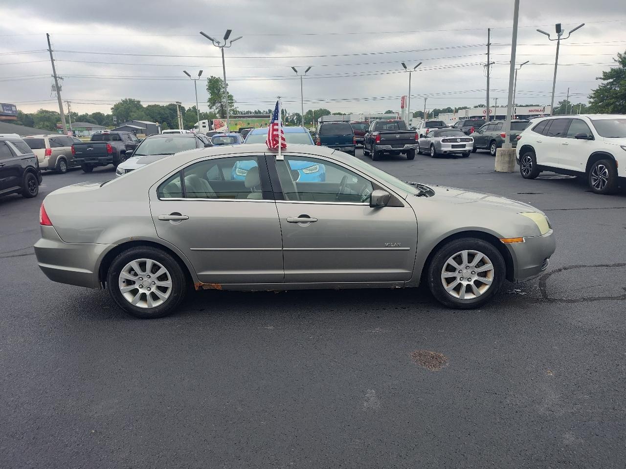 Mercury Milan 4dr Sdn I4 FWD 2008
