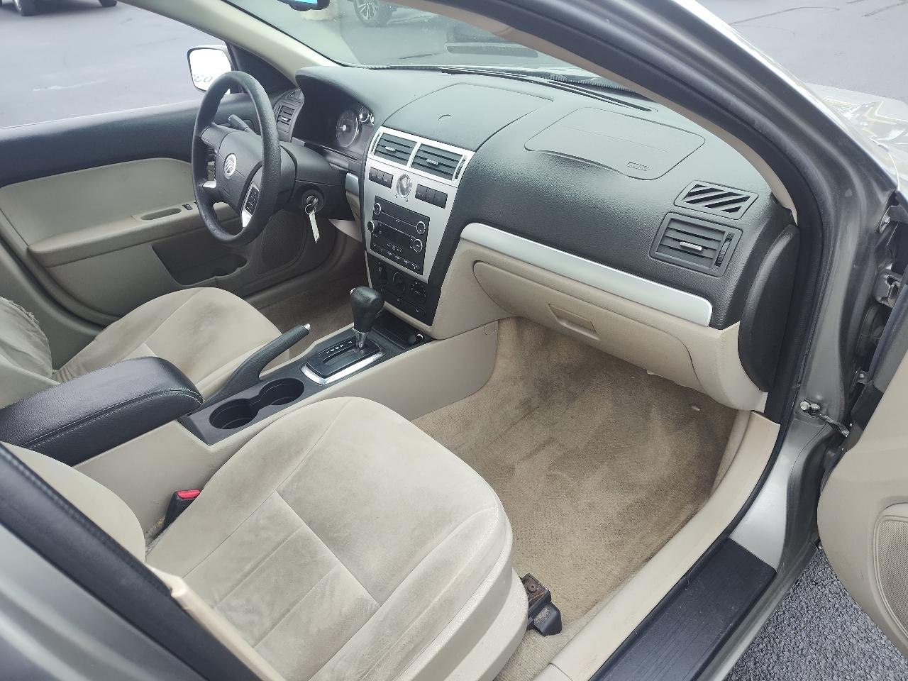 Mercury Milan 4dr Sdn I4 FWD 2008