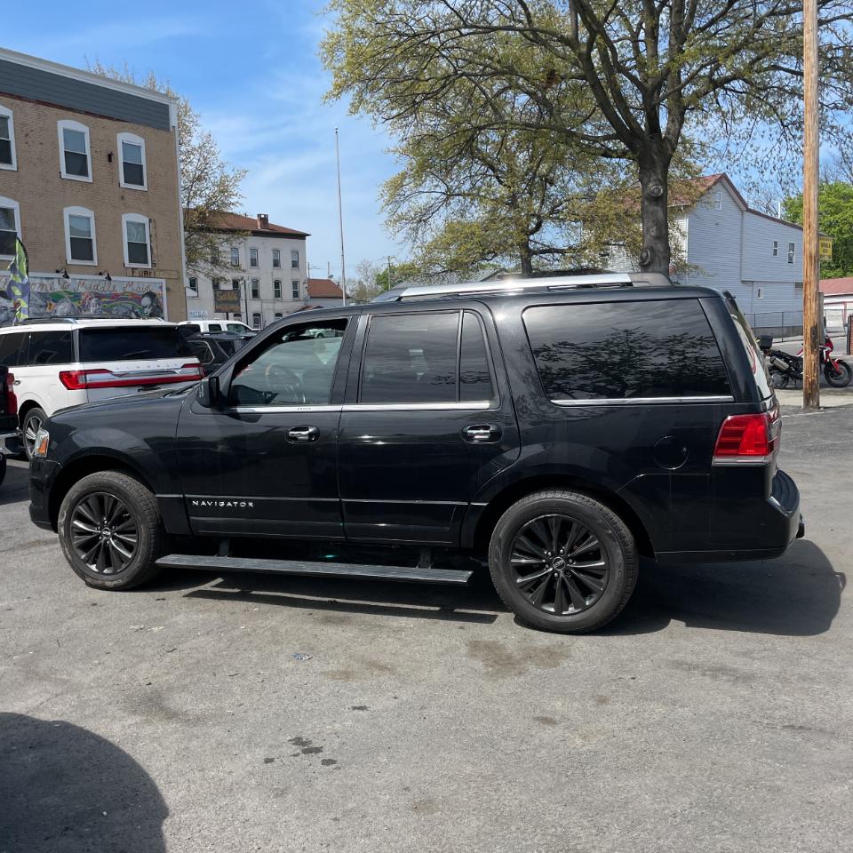 Lincoln Navigator 4WD 4dr 2015