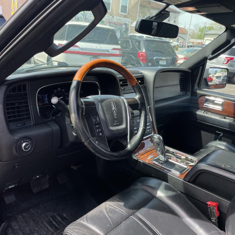 Lincoln Navigator 4WD 4dr 2015