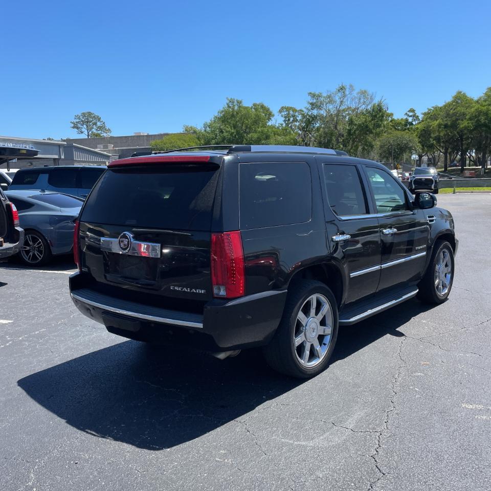 Cadillac Escalade AWD 4dr Luxury 2010