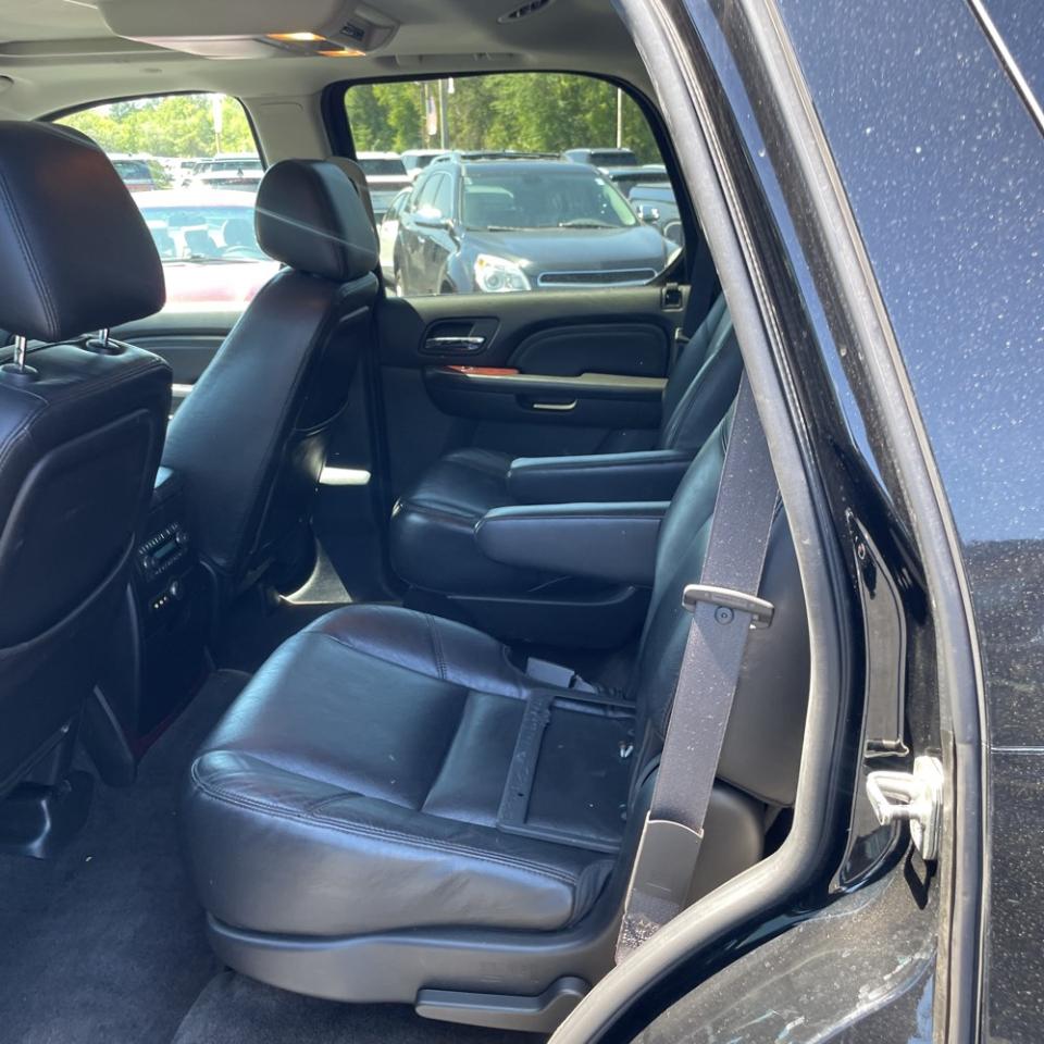 Cadillac Escalade AWD 4dr Luxury 2010