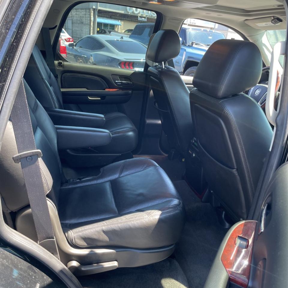 Cadillac Escalade AWD 4dr Luxury 2010