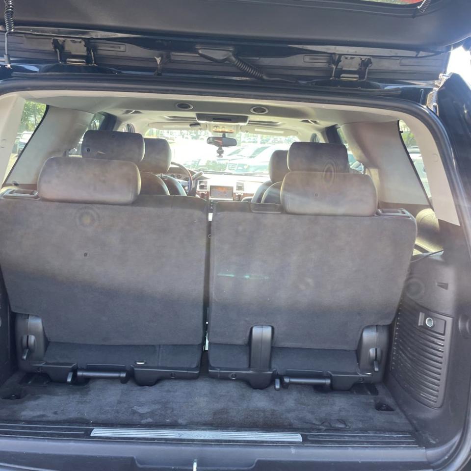 Cadillac Escalade AWD 4dr Luxury 2010