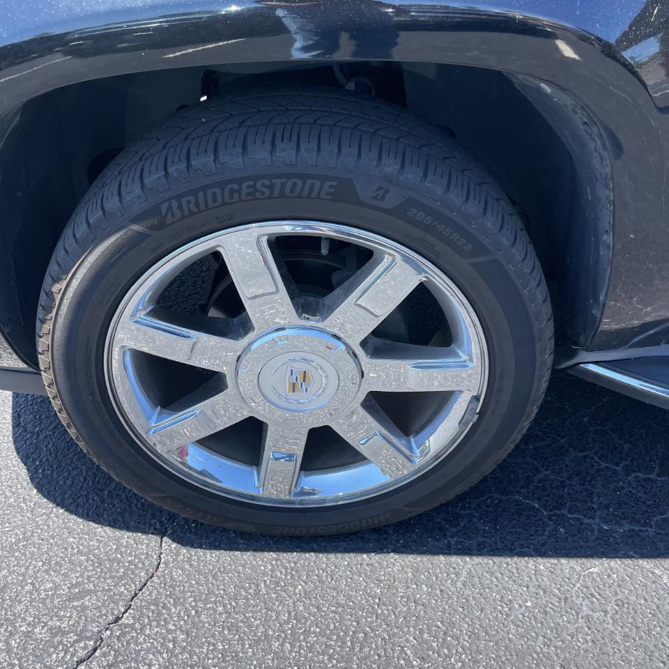 Cadillac Escalade AWD 4dr Luxury 2010