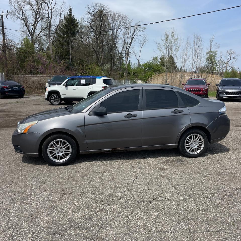 Ford Focus 4dr Sdn SE 2010