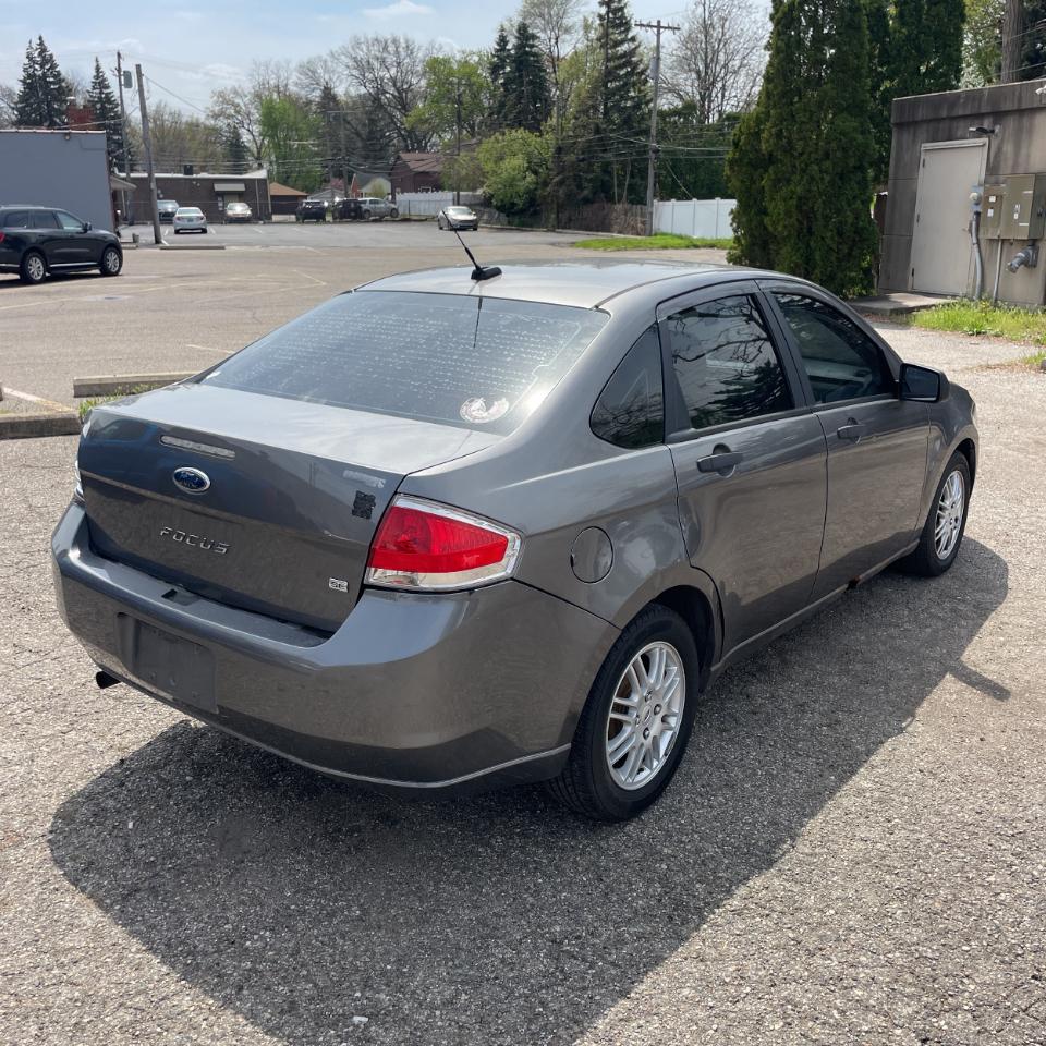 Ford Focus 4dr Sdn SE 2010