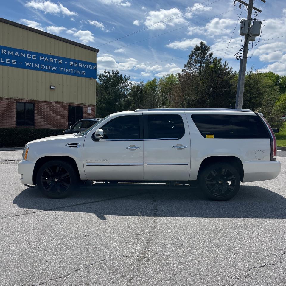 Cadillac Escalade ESV AWD 4dr Platinum Edition 2011