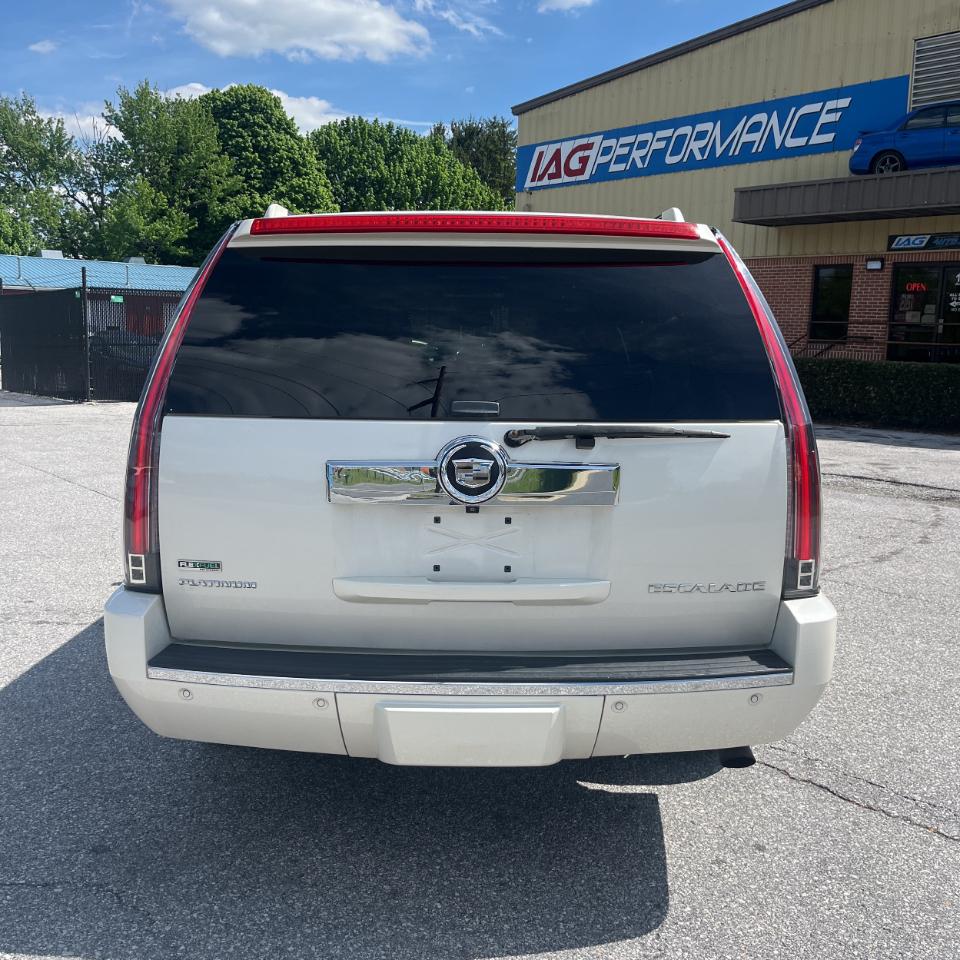Cadillac Escalade ESV AWD 4dr Platinum Edition 2011