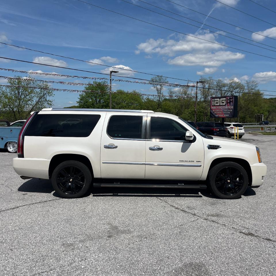 Cadillac Escalade ESV AWD 4dr Platinum Edition 2011