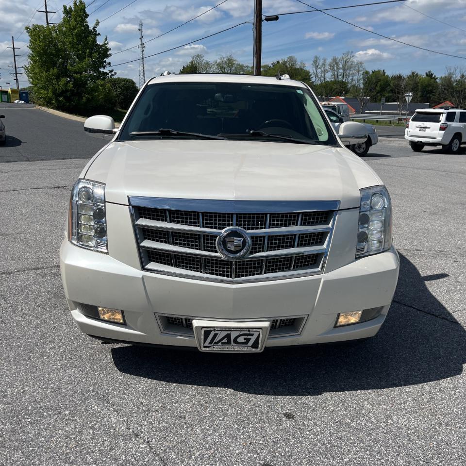 Cadillac Escalade ESV AWD 4dr Platinum Edition 2011
