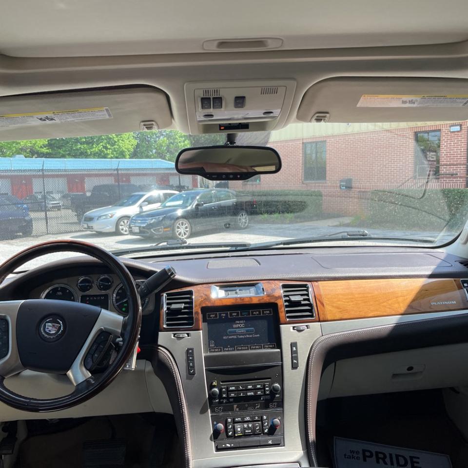 Cadillac Escalade ESV AWD 4dr Platinum Edition 2011