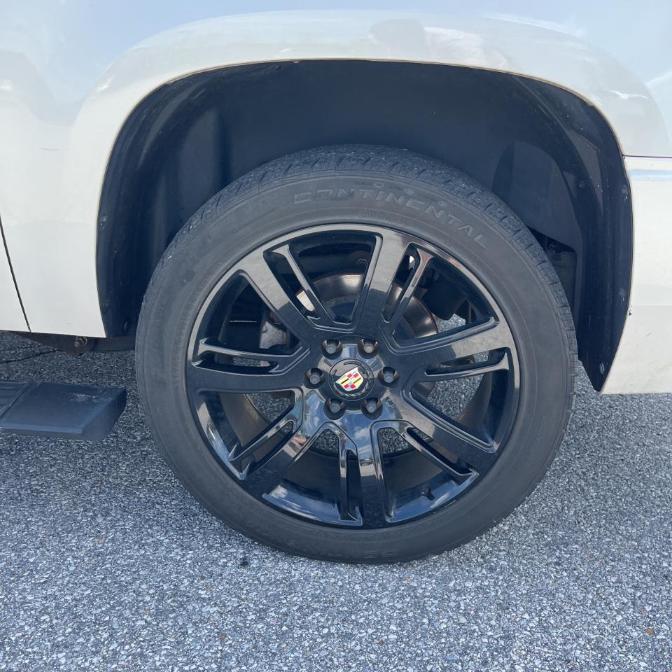 Cadillac Escalade ESV AWD 4dr Platinum Edition 2011