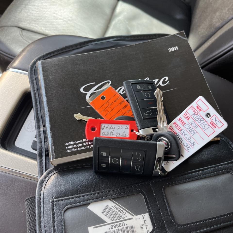 Cadillac Escalade ESV AWD 4dr Platinum Edition 2011