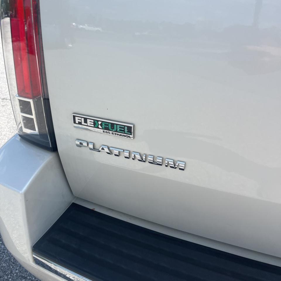 Cadillac Escalade ESV AWD 4dr Platinum Edition 2011