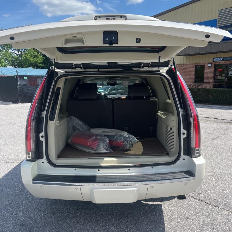 Cadillac Escalade ESV AWD 4dr Platinum Edition 2011