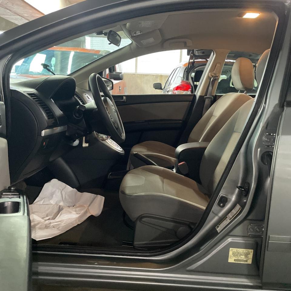 Nissan Sentra 4dr Sdn I4 CVT 2.0 S 2012